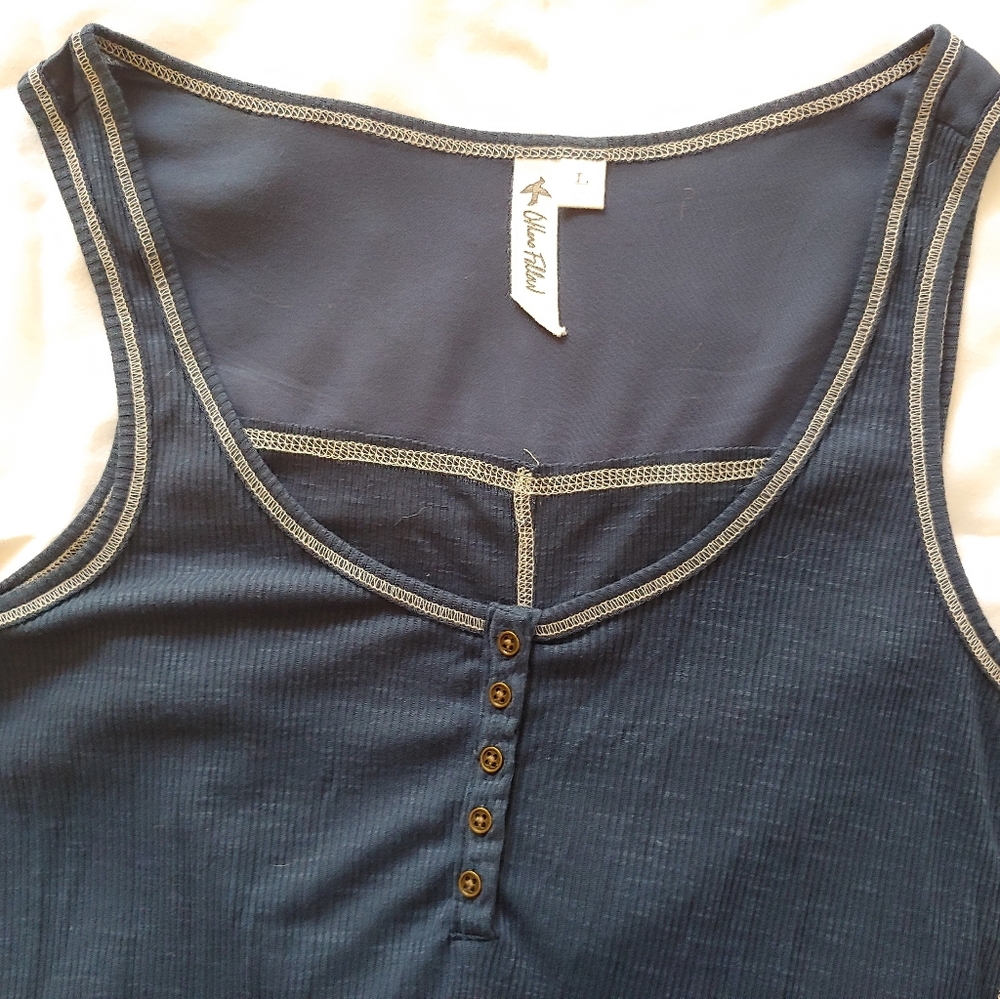 Navy tank top, flared
